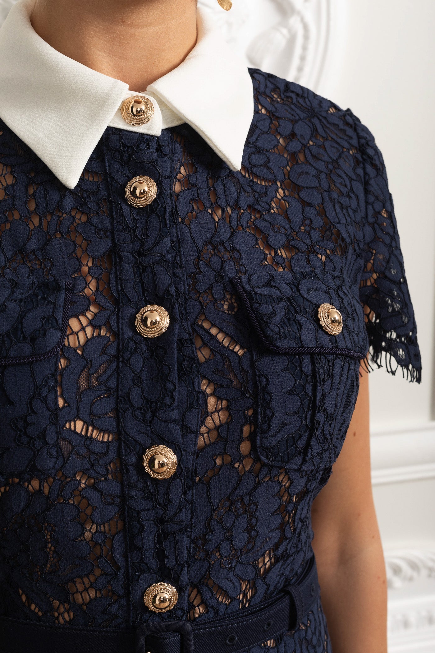 ELEONORA | Abito Midi in Pizzo con Colletto e Cintura