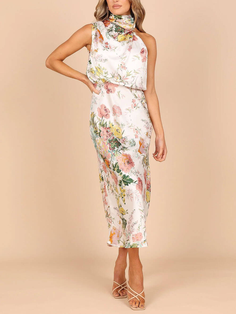 Abito Maxi con Scollo Halter e Vita Elastica a Fiori