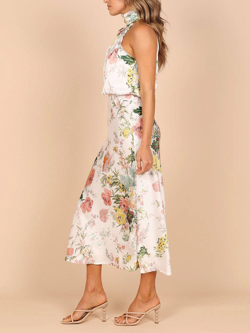 Abito Maxi con Scollo Halter e Vita Elastica a Fiori