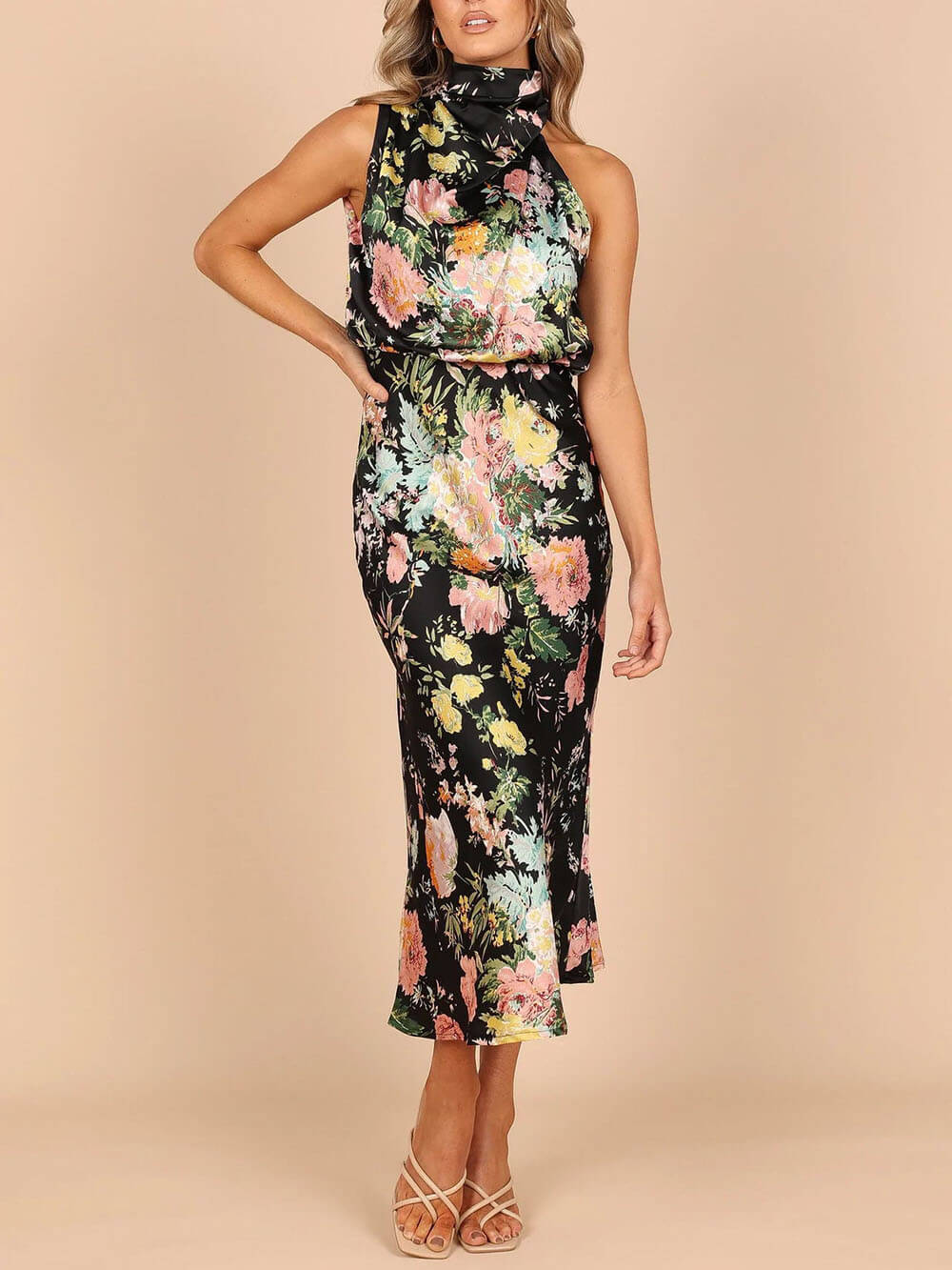 Abito Maxi con Scollo Halter e Vita Elastica a Fiori