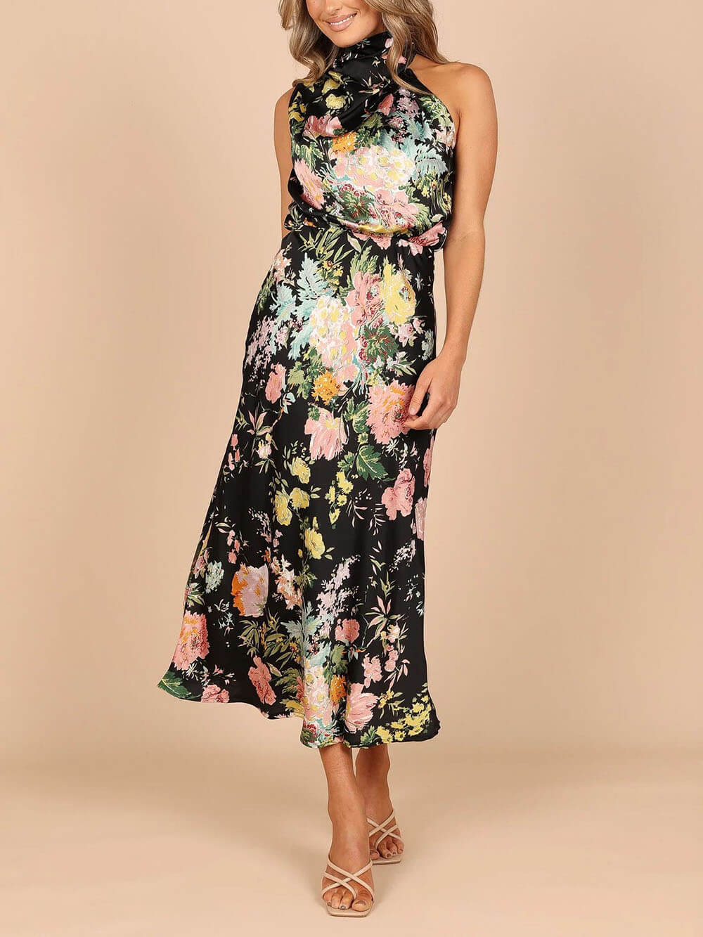 Abito Maxi con Scollo Halter e Vita Elastica a Fiori