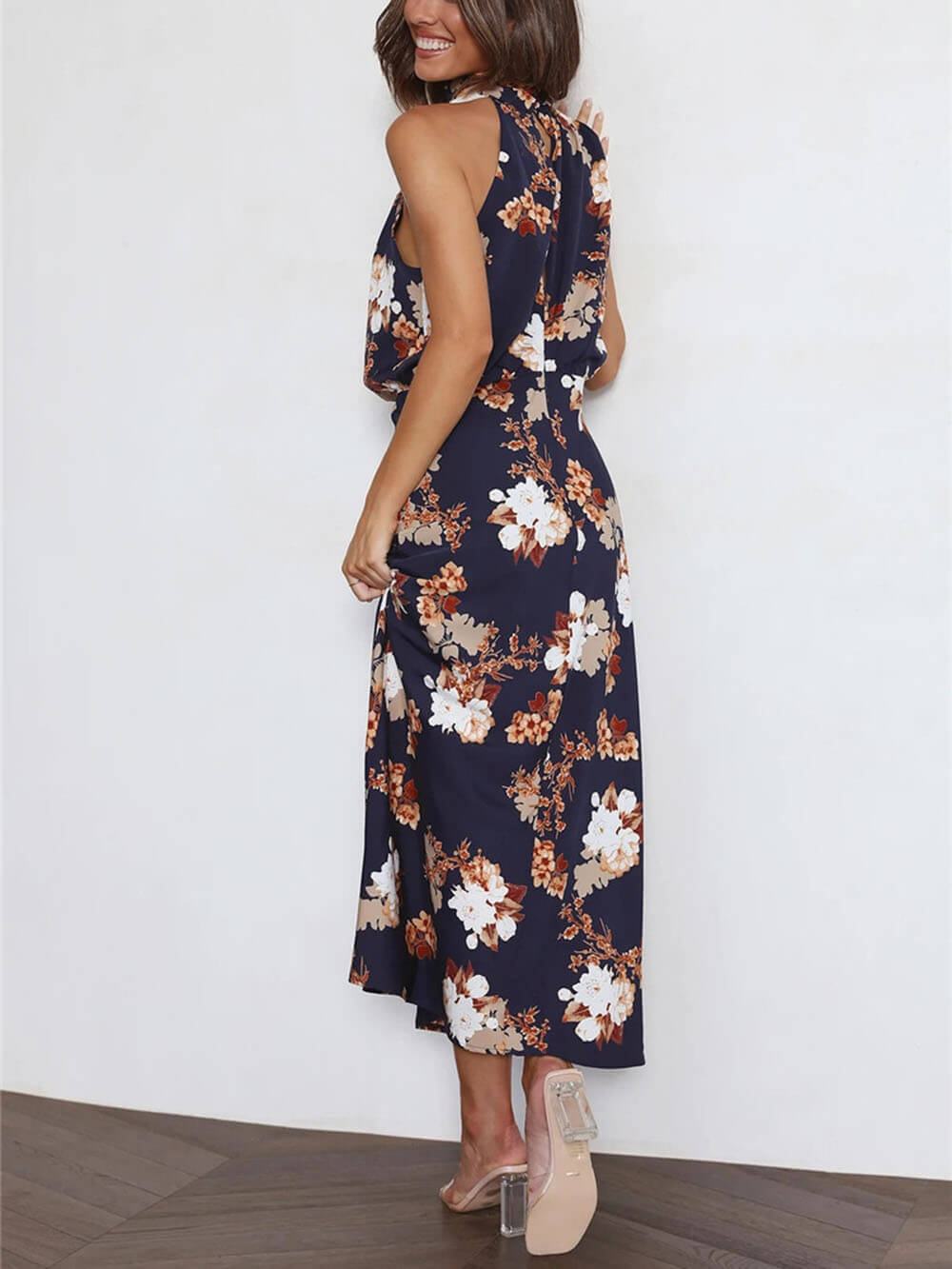 Abito Maxi con Scollo Halter e Vita Elastica a Fiori