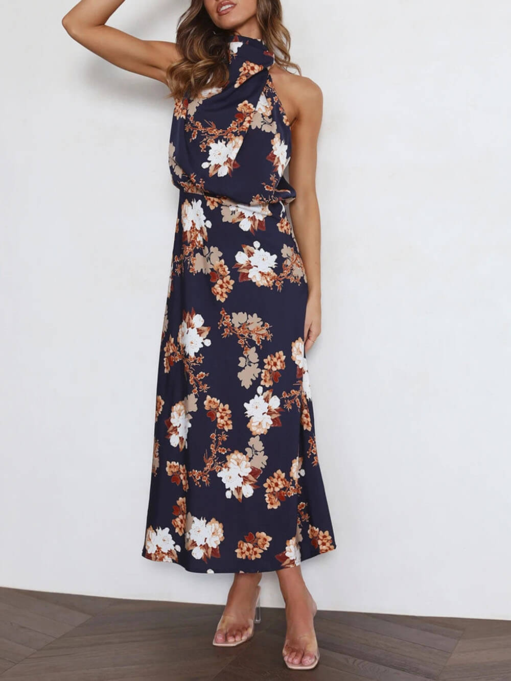 Abito Maxi con Scollo Halter e Vita Elastica a Fiori