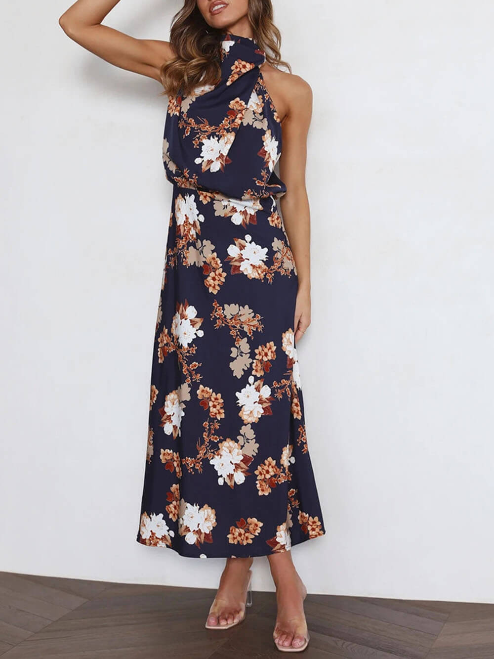 Abito Maxi con Scollo Halter e Vita Elastica a Fiori