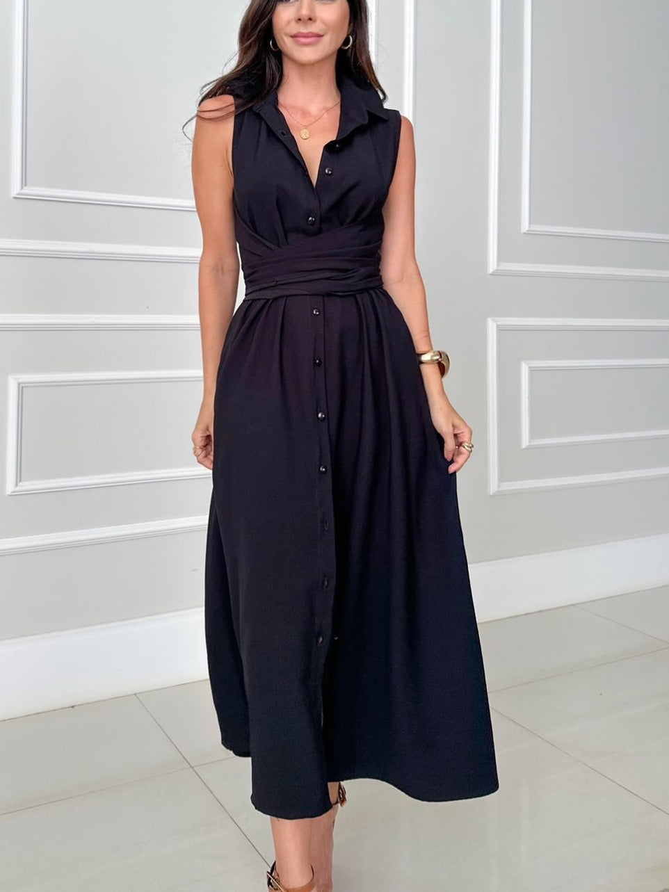 Abito Midi in Stile Camicia con Collo a V e Allacciatura