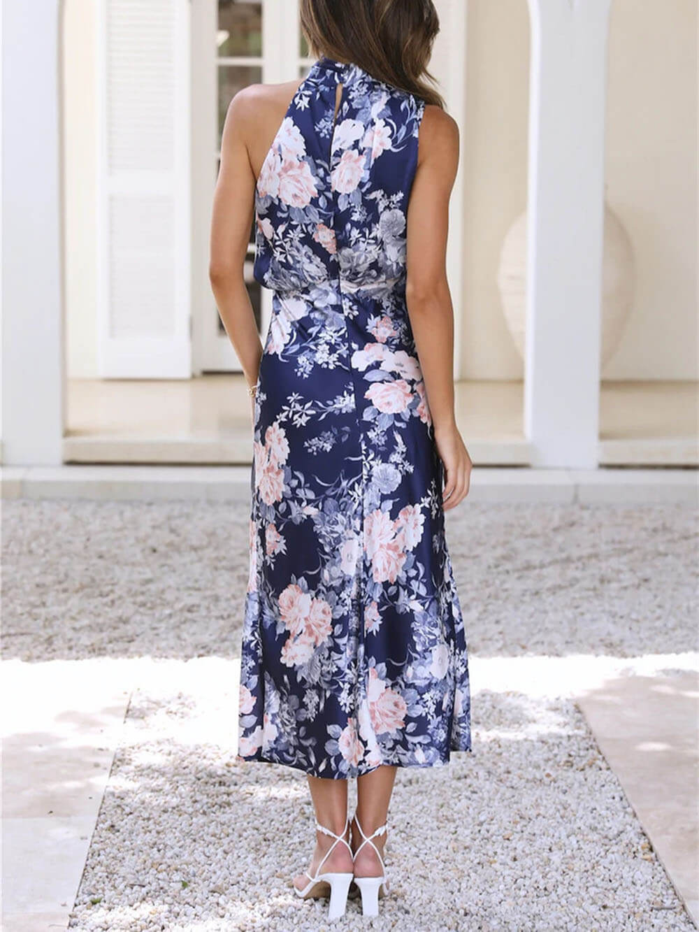 Abito Maxi con Scollo Halter e Vita Elastica a Fiori