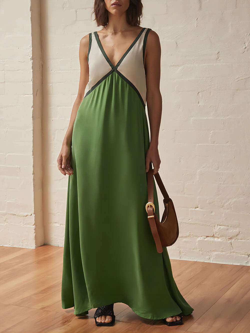 Abito Chic con Scollo a V e Colori Contrastanti