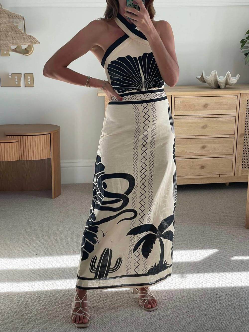 Abito Maxi Elegante e Sexy con Stampa Etnica e Scollo Halter
